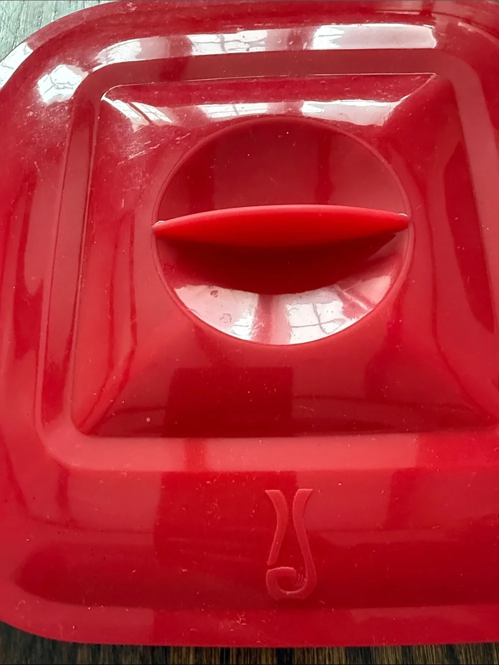 Xtrema Red Square Silicone Lid with Handle